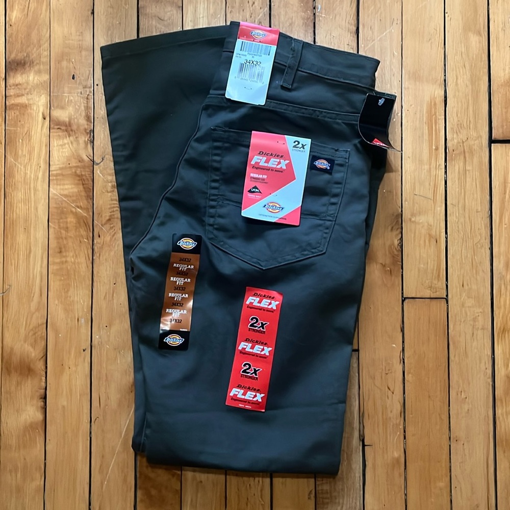 Dickies 5 pocket flex pant reg fit. Olive green 34x32 NWT